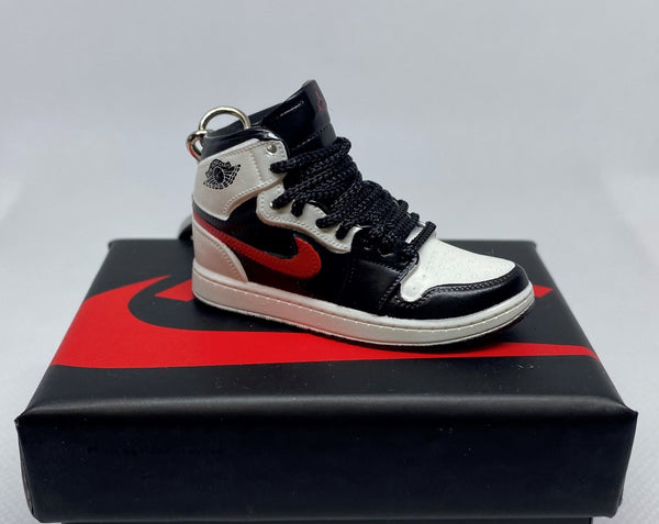 AJ1 LV – MiniSneak